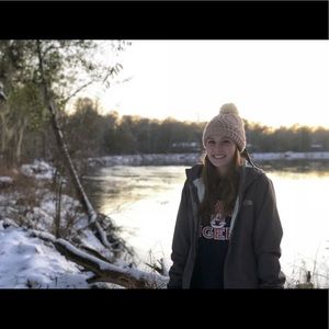 Meet your Posher, Maegan